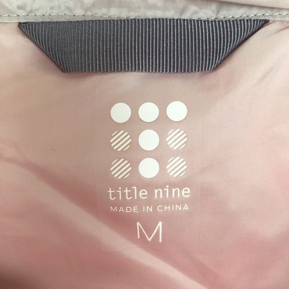 Title Nine Women’s Quilted Vest Hooded Neon Pink Gray Size Small Athletic - Picture 7 of 14